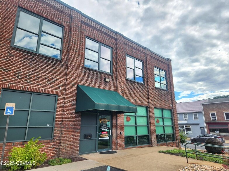 353 Main St, Catawissa, PA à louer - Photo de l’immeuble – Image 3 sur 15
