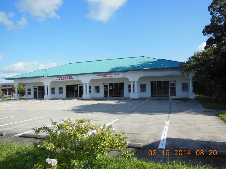 6483-6495 Ulmerton Rd, Largo, FL à louer - Photo de l’immeuble – Image 2 sur 6