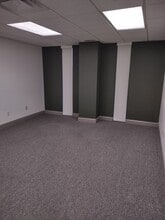 801 W Bay Dr, Largo, FL à louer Photo intérieure– Image 1 sur 11