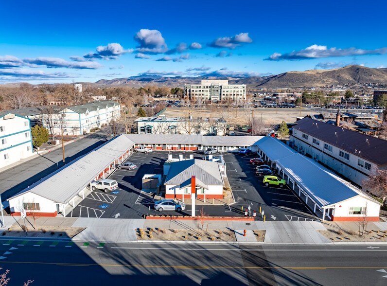 907 S Carson St, Carson City, NV à vendre - Photo de l’immeuble – Image 2 sur 14
