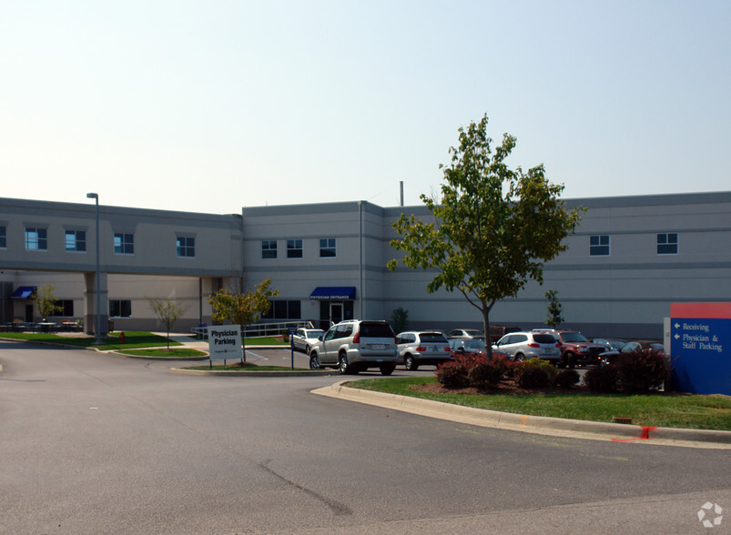 2512 E Dupont Rd, Fort Wayne, IN à louer - Photo de l’immeuble – Image 2 sur 2