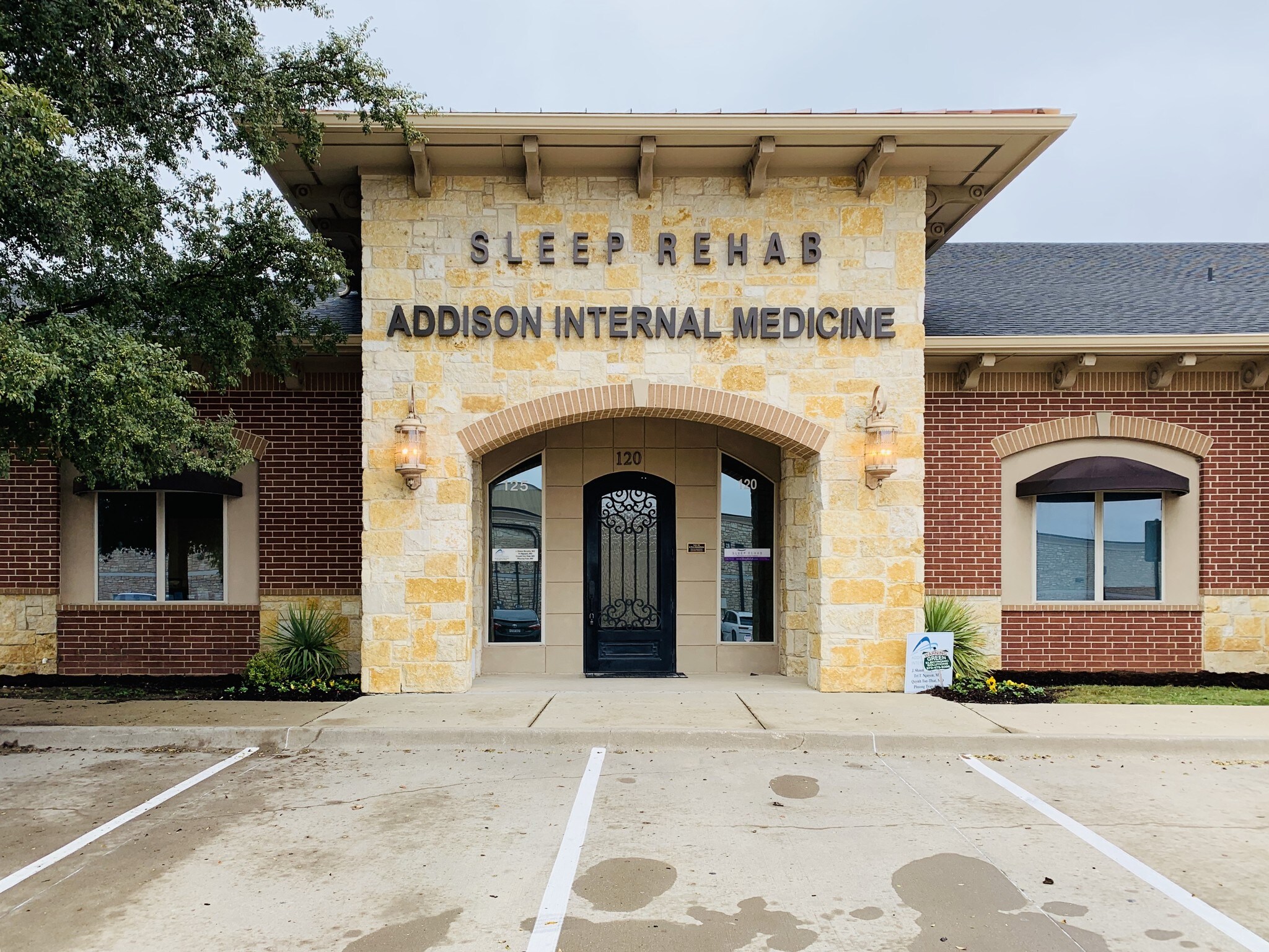 1428 W Hebron Pky, Carrollton, TX à louer Photo principale– Image 1 sur 30