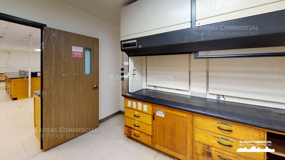 6531 SE Forbes Ave, Topeka, KS à louer - Photo intérieure – Image 2 sur 8