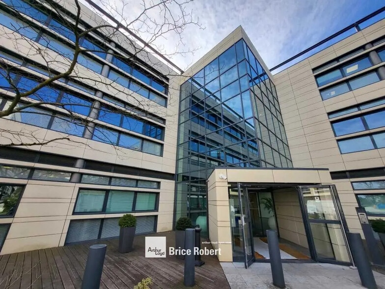 Bureau dans Écully à louer - Photo de l’immeuble – Image 1 sur 14