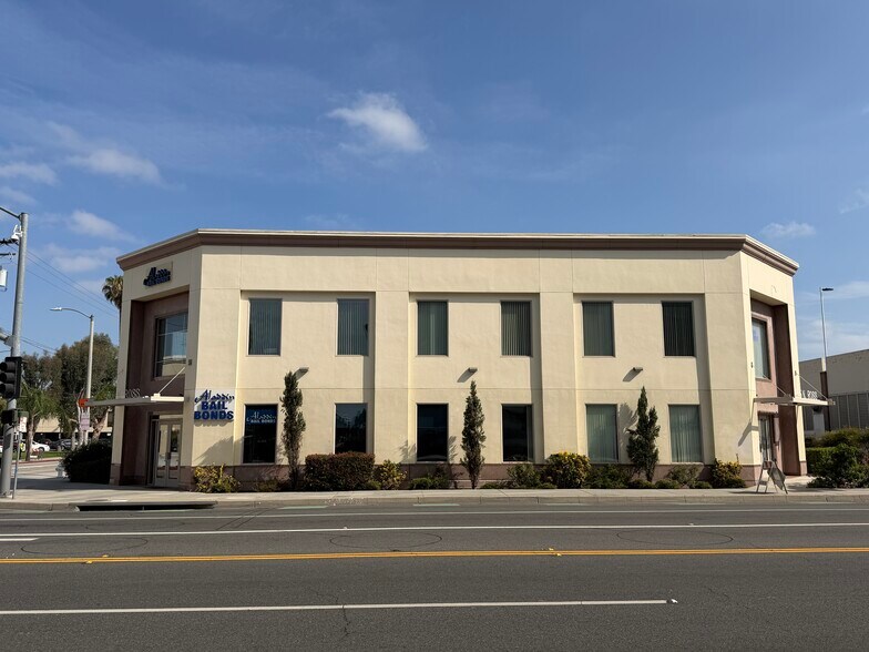 801 N Ross St, Santa Ana, CA à vendre - Photo de l’immeuble – Image 3 sur 10
