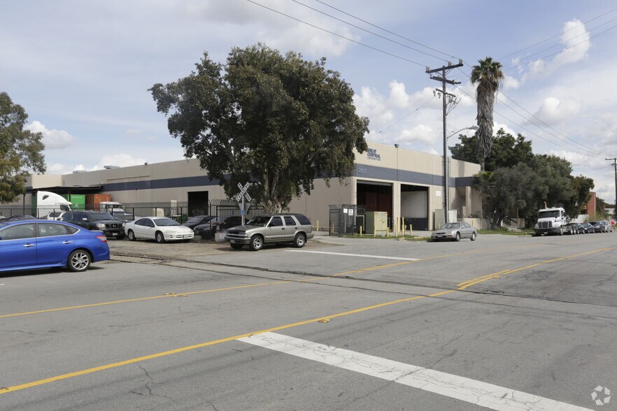 2911 E Harcourt St, Compton, CA à vendre - Photo principale – Image 1 sur 3