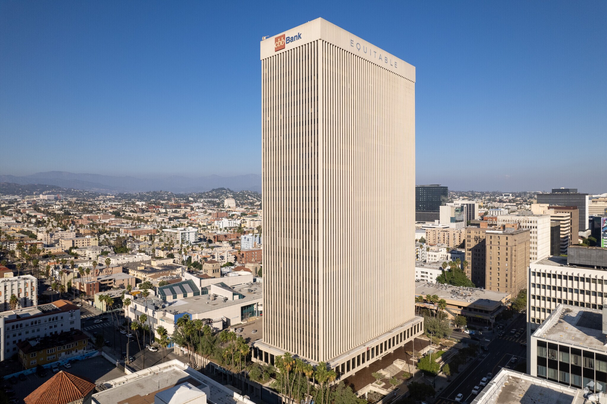 3435 Wilshire Blvd, Los Angeles, CA à louer Photo principale– Image 1 sur 12