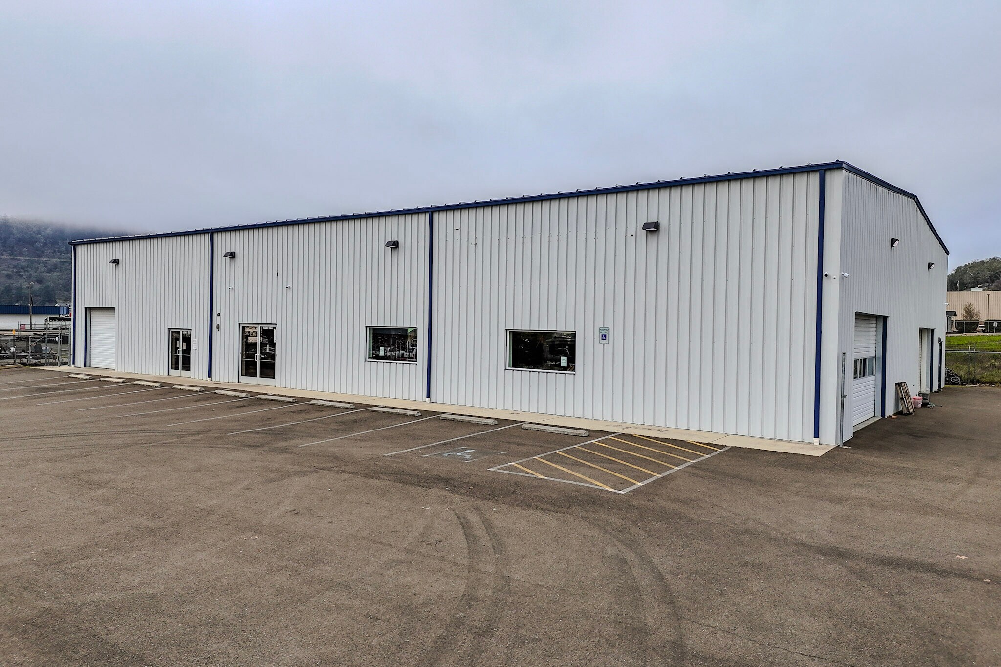 428 NE Newton Creek Dr, Roseburg, OR à vendre Photo principale– Image 1 sur 16