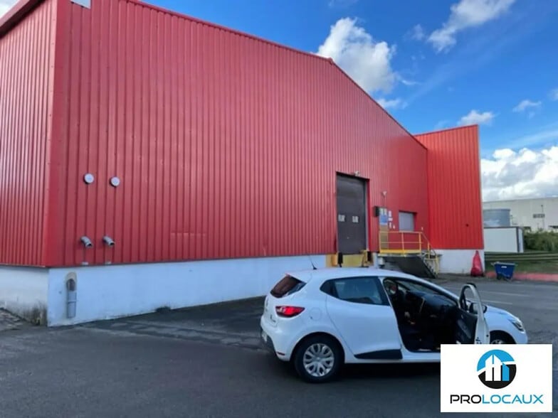 Local d’activités dans Moreuil à louer - Photo de l’immeuble – Image 1 sur 6