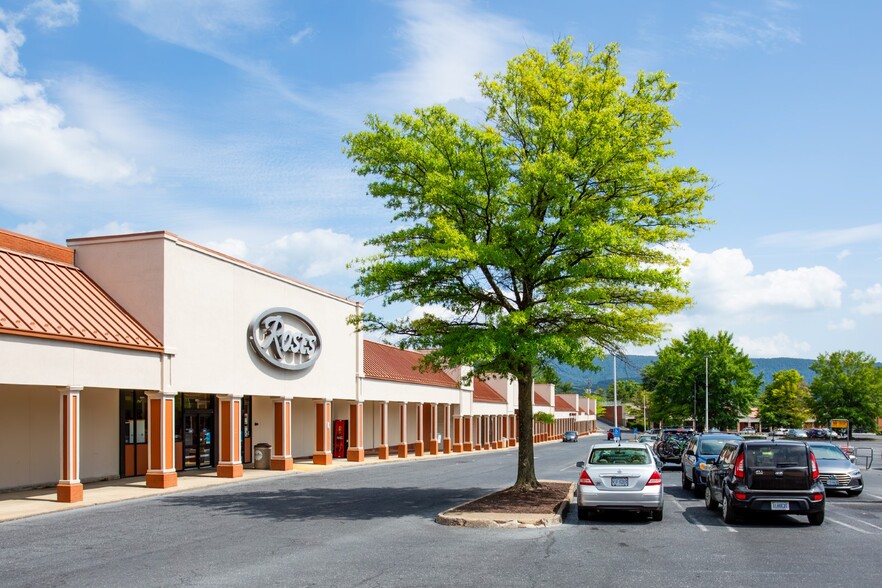 801-901 W Broad St, Waynesboro, VA à louer - Photo de l’immeuble – Image 1 sur 24