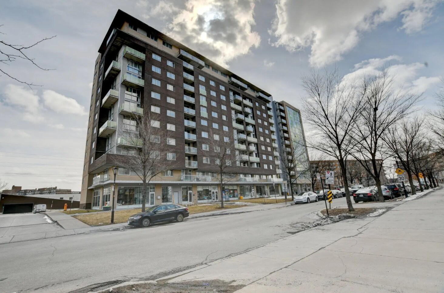 10590 Pl De, Montréal, QC à vendre Photo principale– Image 1 sur 2