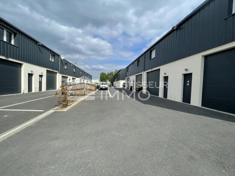 Bureau dans Ozoir-la-Ferrière à louer - Photo de l’immeuble – Image 1 sur 4