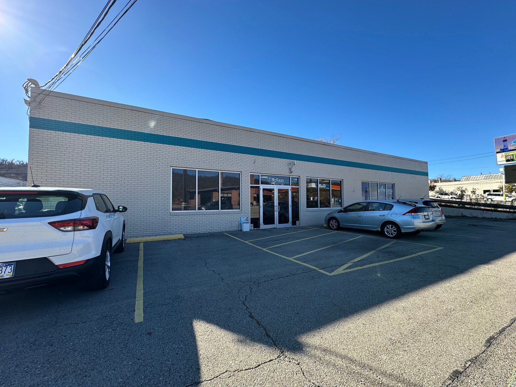 17 McKean Ave, Charleroi, PA à louer Photo principale– Image 1 sur 11