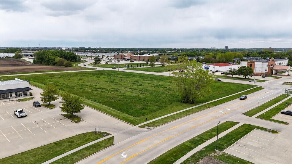 1038 Wylie Dr, Bloomington, IL à vendre - Photo principale – Image 1 sur 5
