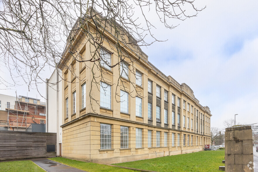 EARLSDON PARK & EARLSDON ONE portefeuille de 2 biens à vendre sur LoopNet.fr - Photo principale – Image 1 sur 1