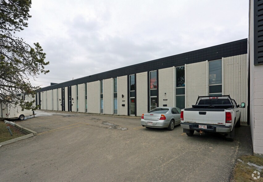 14203-14217 128A Av NW, Edmonton, AB à louer - Photo de l’immeuble – Image 2 sur 9