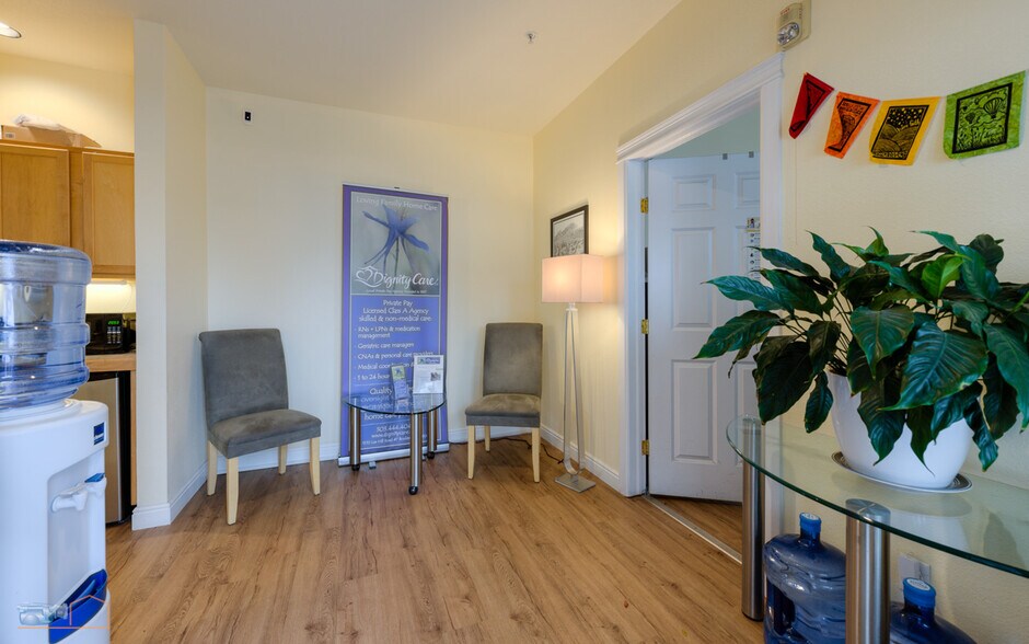 1570 Lee Hill Dr, Boulder, CO à louer - Hall d’entrée – Image 2 sur 6