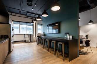 160 Rue Saint-Viateur E, Montréal, QC à louer Photo intérieure– Image 1 sur 9