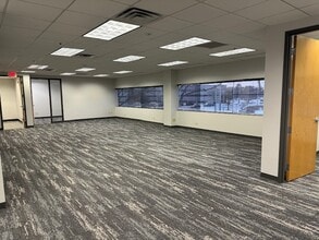 1804 N Naper Blvd, Naperville, IL à louer Photo intérieure– Image 2 sur 6