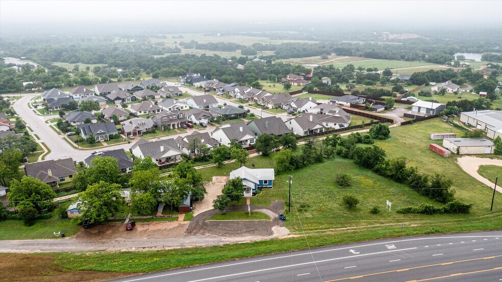 2023 Main St, Liberty Hill, TX à vendre - Photo de l’immeuble – Image 3 sur 31