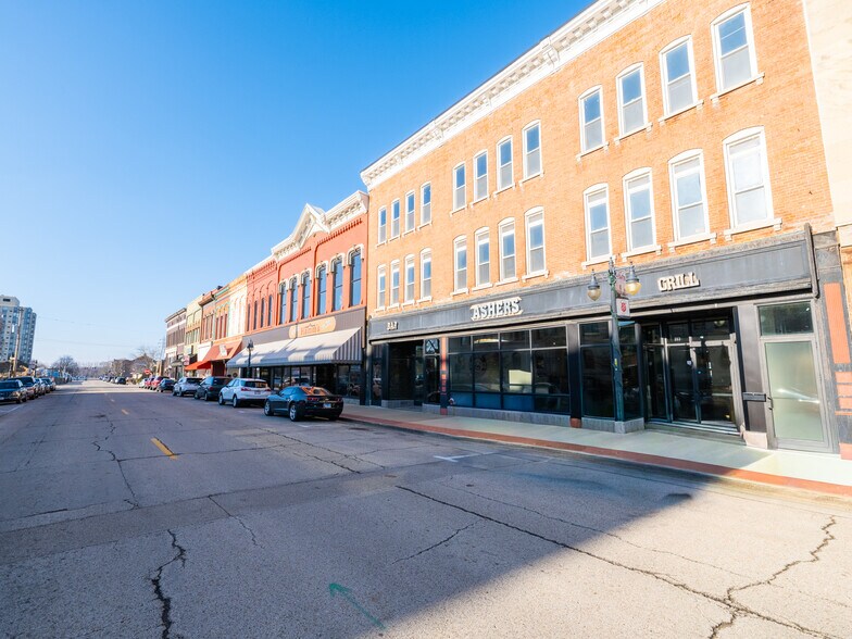 353 Court St, Pekin, IL à vendre - Photo de l’immeuble – Image 3 sur 46