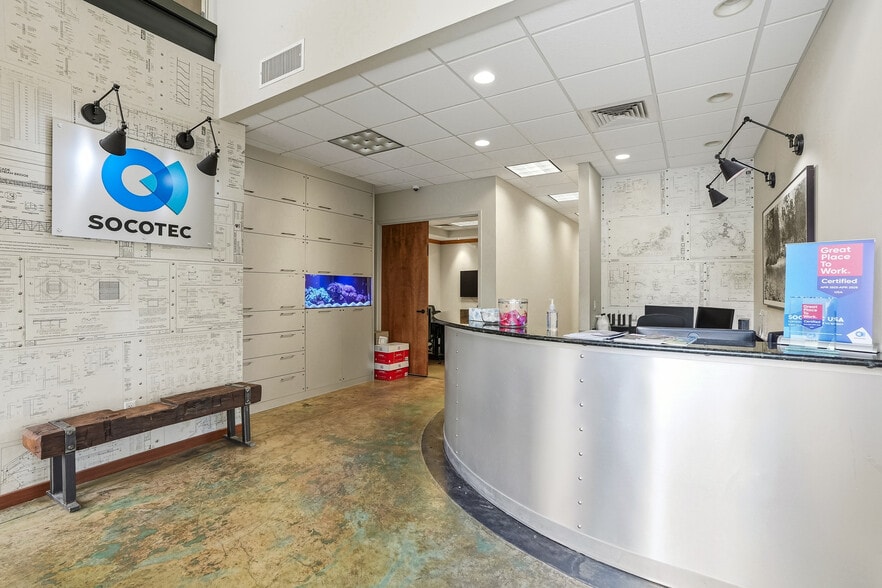 2220-2224 Trade Center Way, Naples, FL à vendre - Photo intérieure – Image 3 sur 7