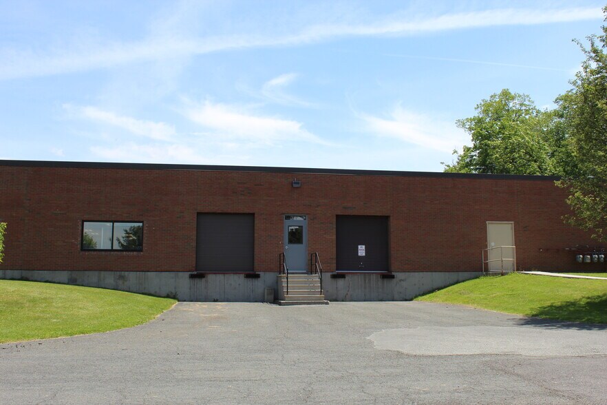 165 Jordan Rd, Troy, NY à louer - Photo de l’immeuble – Image 2 sur 3