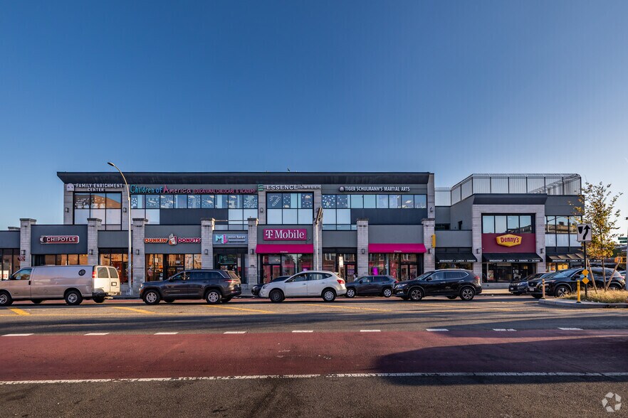 8710 Northern Blvd, Jackson Heights, NY à louer - Photo de l’immeuble – Image 2 sur 4