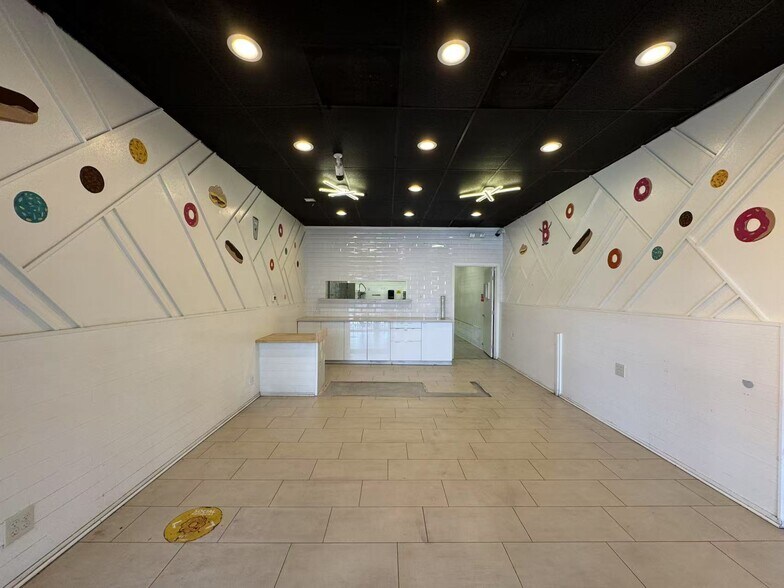 3756 W Avenue 40, Los Angeles, CA à louer - Photo de l’immeuble – Image 1 sur 12