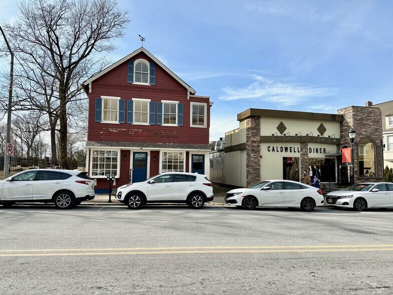 328 Bloomfield Ave, Caldwell, NJ à louer - Photo de l’immeuble – Image 1 sur 4