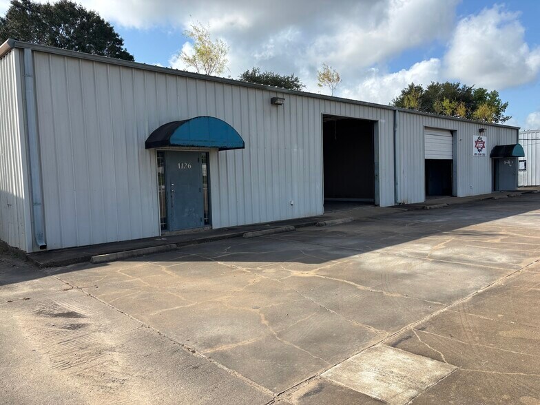1126 County Road 129, Alvin, TX à louer - Photo de l’immeuble – Image 1 sur 8