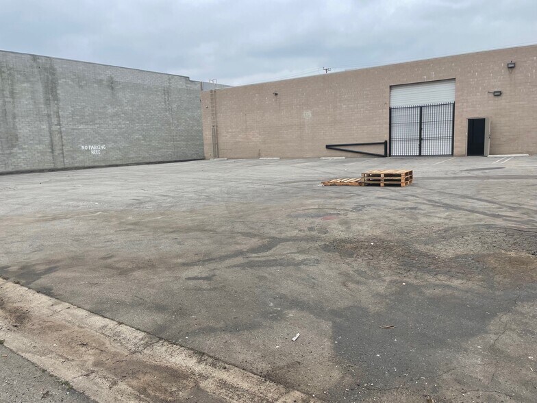 9256 Owensmouth Ave, Chatsworth, CA à louer - Photo de l’immeuble – Image 3 sur 7