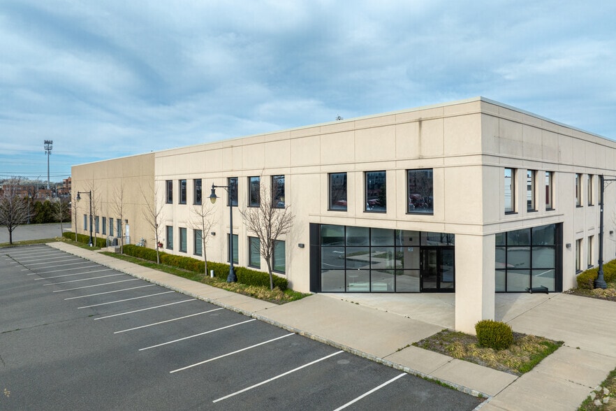 600 Guyon Dr, Harrison, NJ à vendre - Photo de l’immeuble – Image 2 sur 10