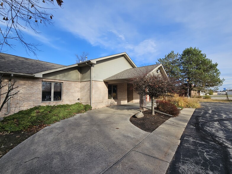 3165 Cabaret Trl S, Saginaw, MI à vendre - Photo de l’immeuble – Image 1 sur 32