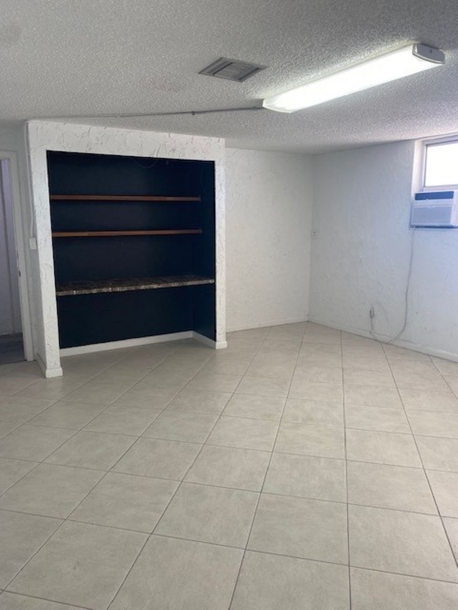 5800 Houchin St, Naples, FL à louer Photo intérieure– Image 1 sur 6