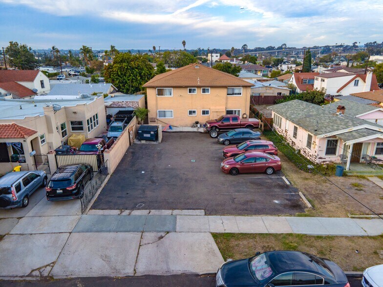 1121 E 6th St, National City, CA à vendre - Photo de l’immeuble – Image 2 sur 23