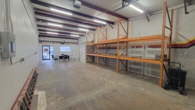 11549 Old Perrin Beitel Rd, San Antonio, TX à louer Photo de l’immeuble– Image 2 sur 5