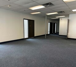 380 Courtneypark Dr E, Mississauga, ON à louer Photo intérieure– Image 1 sur 6