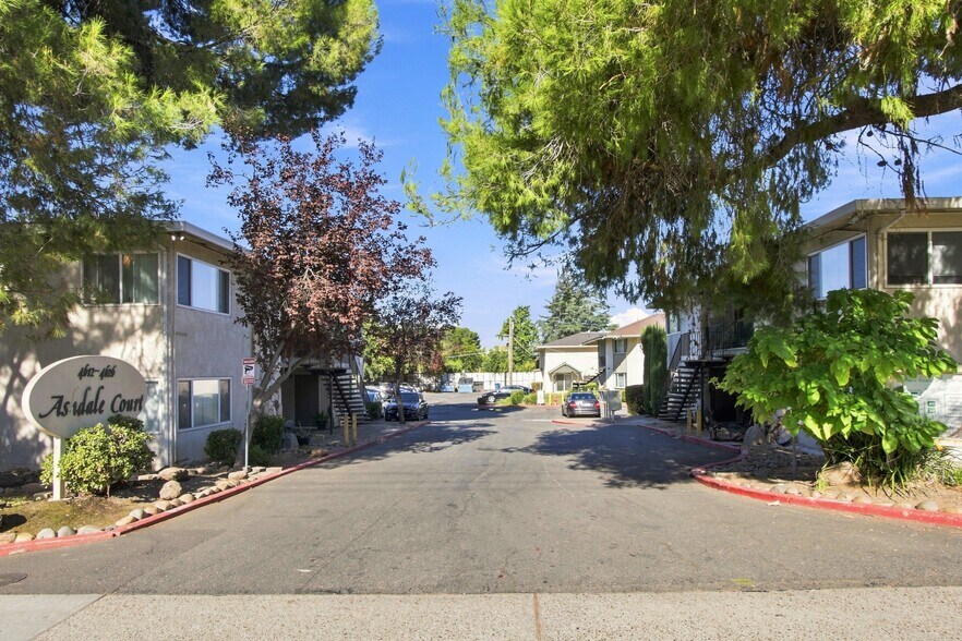 4624 Ashdale Ct, Sacramento, CA à vendre - Photo de l’immeuble – Image 2 sur 15
