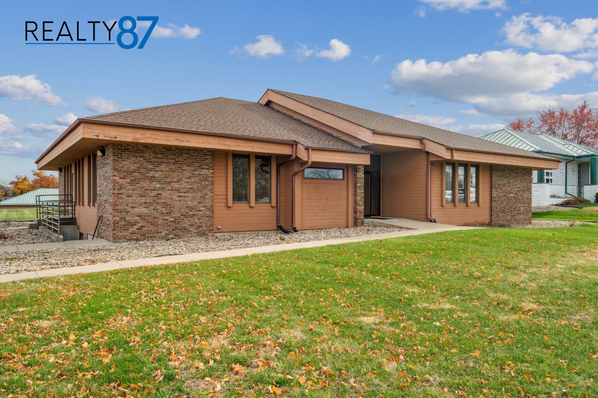 3900 River Ridge Dr NE, Cedar Rapids, IA à louer Photo de l’immeuble– Image 1 sur 29