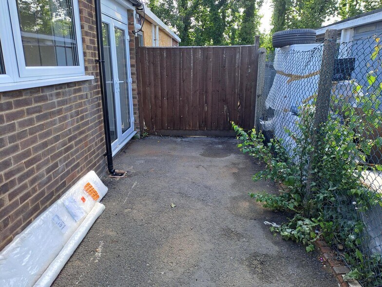 7-9 Bury Rd, Hatfield à louer - Photo de l’immeuble – Image 1 sur 1