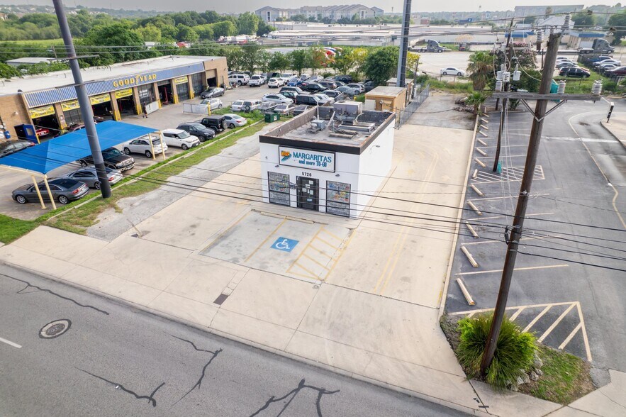 5726 Babcock Rd, San Antonio, TX à louer - Photo de l’immeuble – Image 2 sur 5