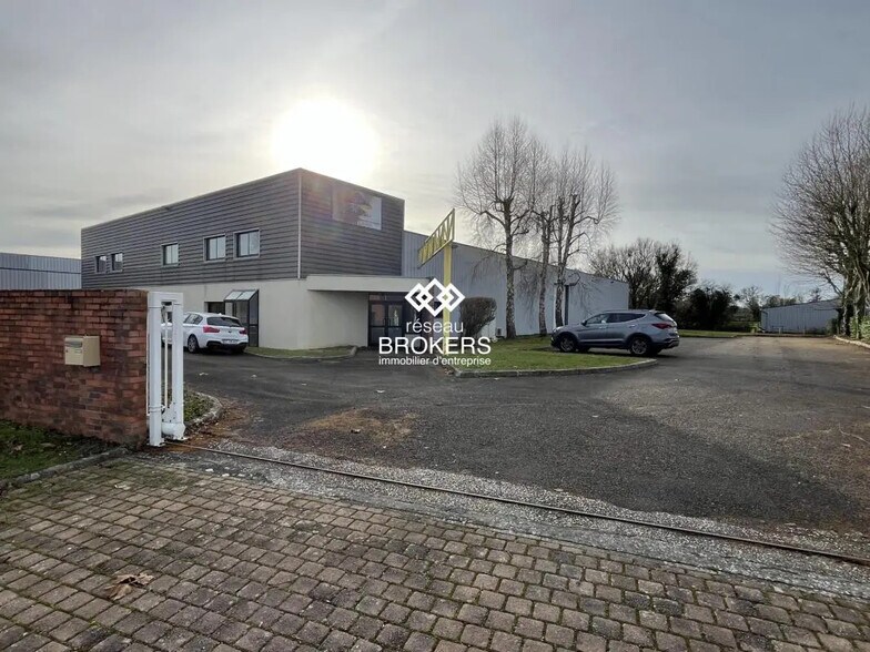 Industriel/Logistique dans Évron à vendre - Photo de l’immeuble – Image 1 sur 6