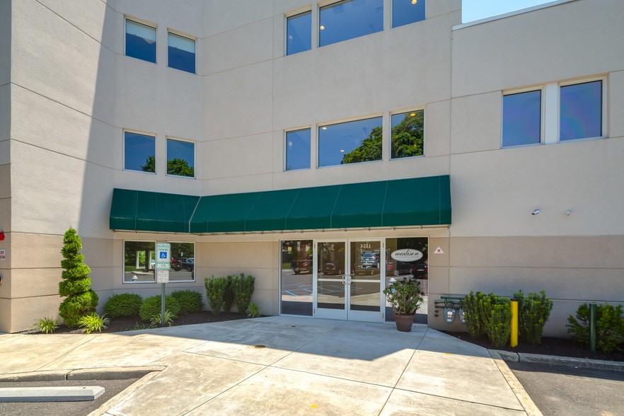3221 Route 38, Mount Laurel, NJ à louer - Photo de l’immeuble – Image 2 sur 12