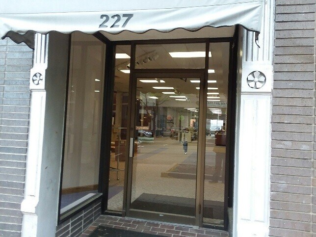227 E High St, Jefferson City, MO à vendre - Photo de l’immeuble – Image 2 sur 11