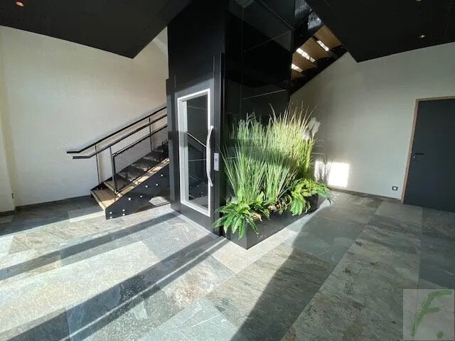 Local commercial dans Sillingy à vendre - Hall d’entrée – Image 1 sur 4