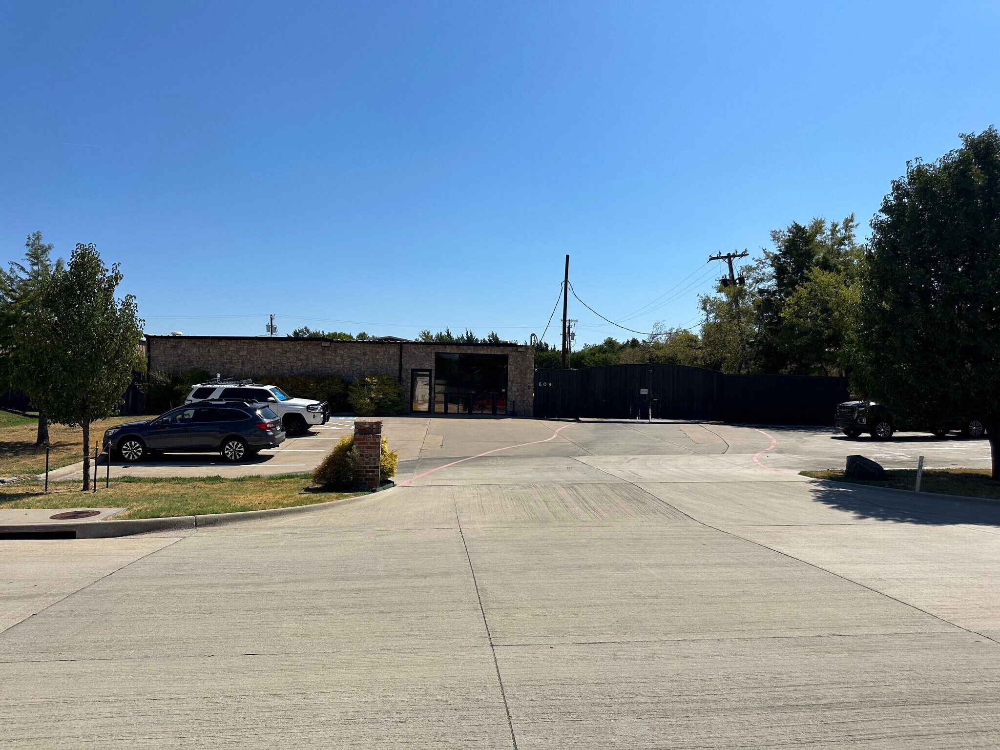 609 S 4th Ave, Mansfield, TX à louer Photo principale– Image 1 sur 17