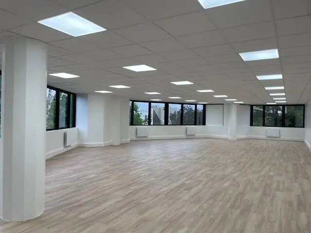 Bureau dans Rosny-sous-Bois à louer - Photo de l’immeuble – Image 1 sur 9