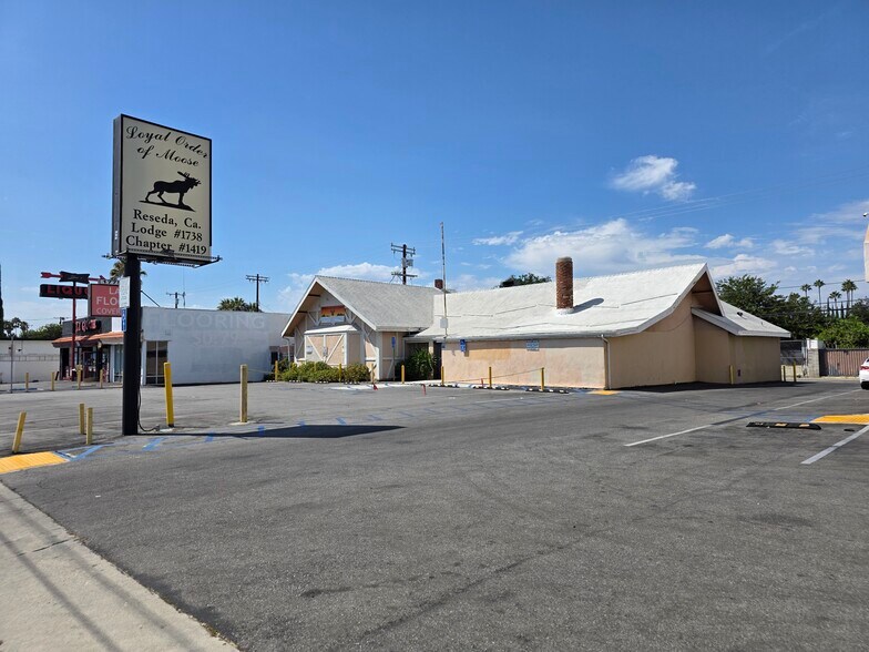 17751 Saticoy St, Reseda, CA à louer - Photo de l’immeuble – Image 1 sur 4