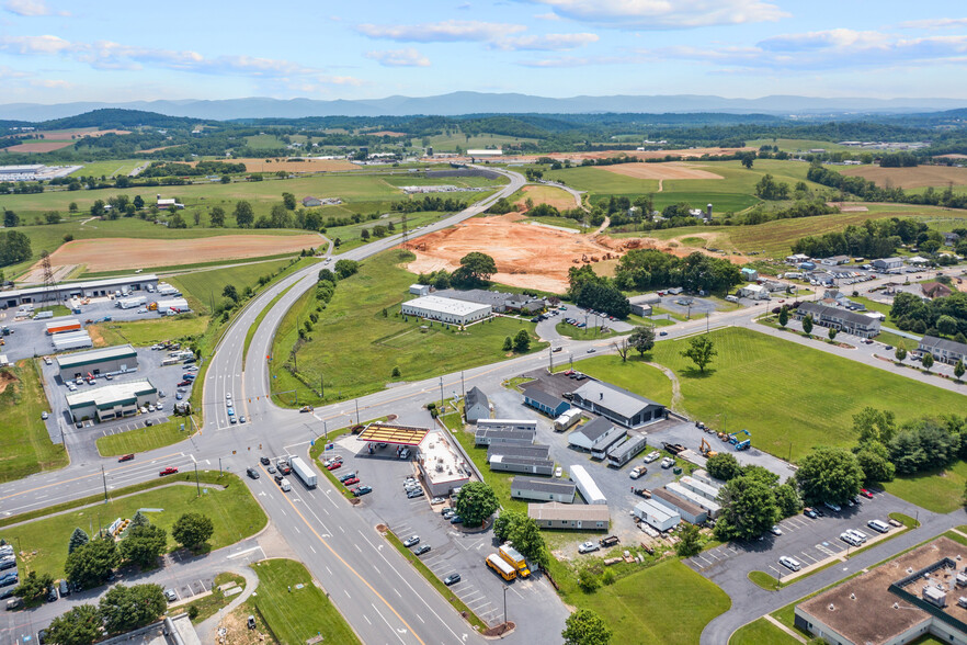 815 N Main St, Mount Crawford, VA à louer - Photo de l’immeuble – Image 3 sur 32